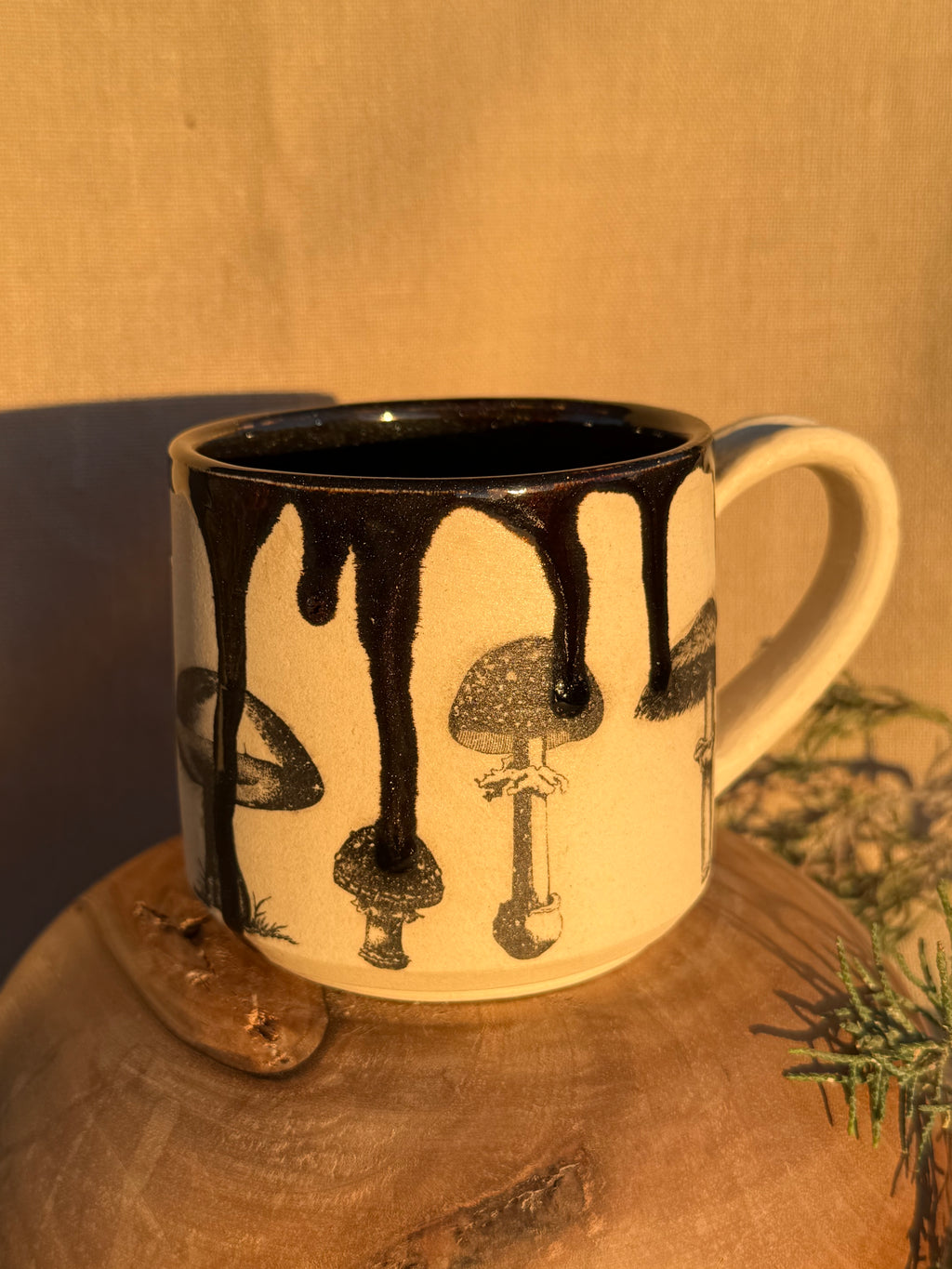 Mushroom Mug with Sprakling Black Glaze