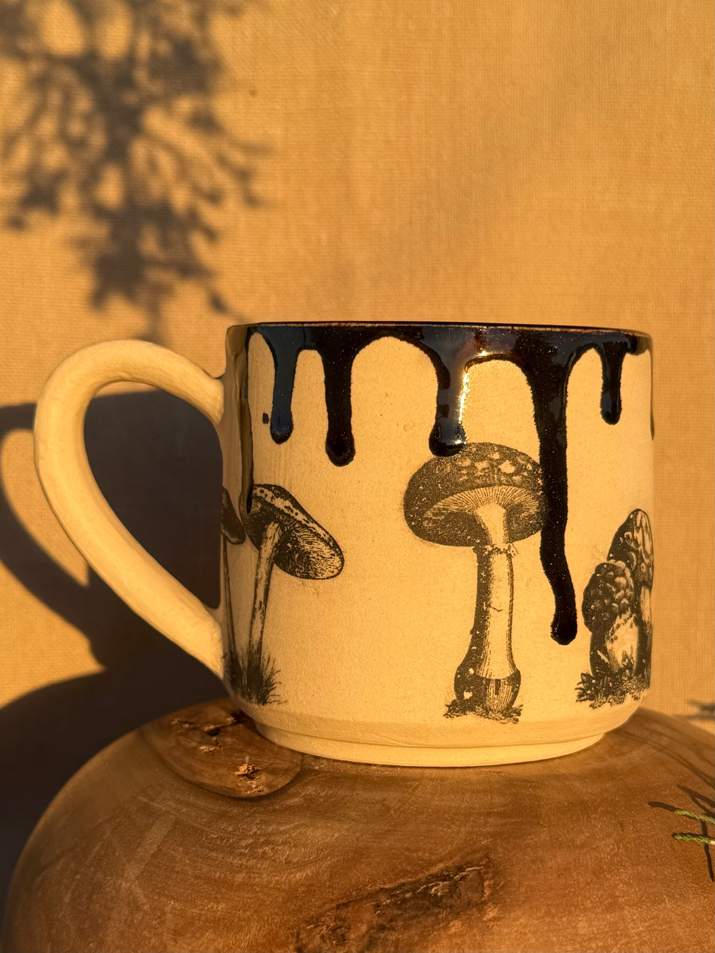Mushroom Mug with Sprakling Black Glaze
